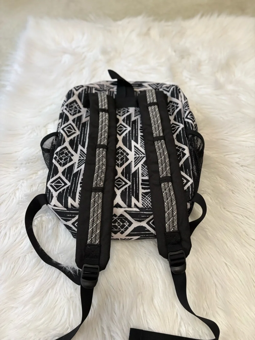 Kavu Black & White Geometric Outdoor Hiking Nature Onamission Backpack